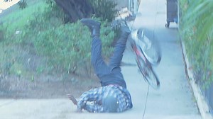 INSANE DOWNHILL BAIT BIKE PRANK IN THE HOOD (NO BRAKES!!) Instagram/snapchat @twinztv Dont forget to like our page Twinztv | Twinztv