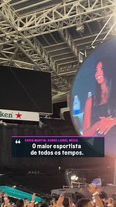 291K views · 8.8K reactions | “O maior esportista de todos os tempos”  A "Kiss Cam" flagrou Lionel Messi e sua esposa Antonela assistindo ao show do Coldplay, em Miami. O público e o vocalista da banda inglesa, que ainda mandou um recado especial ao craque, foram à loucura!   @diceeldani | TNT Sports Brasil | Facebook
