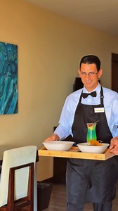 Experience the convenience of world-class room service at Croc’s Resort & Casino, where luxury meets comfort. // Disfruta de la comodidad del servicio a la habitación de clase mundial en Croc’s Resort & Casino, donde el lujo se encuentra con el confort. #crocsresortandcasino #crocscostarica #jaco #costarica #costaricaadventure #roomservice | Croc's Resort & Casino