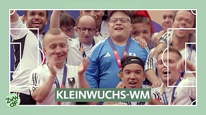 Deutsche Fußballteams glänzen bei den Weltkleinwuchs-Spielen: Das Männerteam konnte als amtierender Weltmeister seinen Titel erfolgreich gegen Kanada verteidigen. Und auch die Frauen schafften es bis ins WM-Finale, mussten sich dort allerdings im Elfmeterschießen den Niederlanden geschlagen geben. 🥇🥈 Team Deutschland Paralympics | Zeiglers wunderbare Welt des Fußballs
