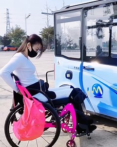 975K views · 33K reactions | The woman in the wheelchair who can do anything! | Lilyon | Facebook