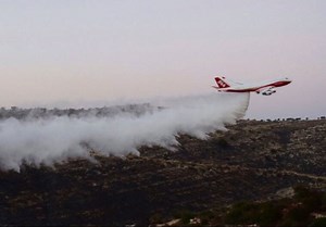 US Supertanker begins first mission putting out flames raging across Israel | The Jerusalem Post