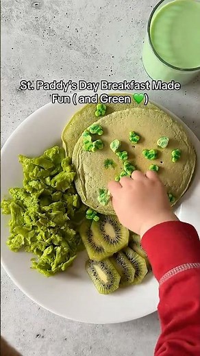 Mornings just got more magical with this quick & easy green breakfast plate #kroger #stpatricksday