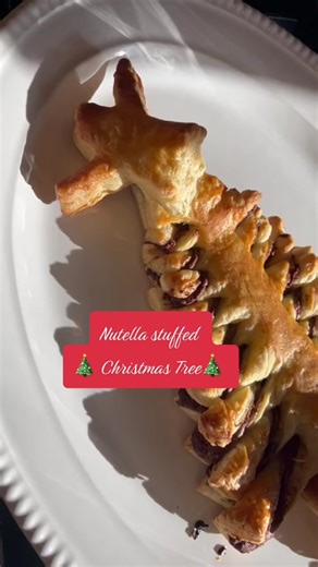 Nutella Stuffed Christmas Tree Pastry Recipe