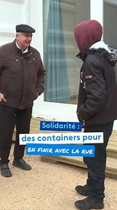 Des containers entièrement aménagés comme de petites maisons, pour en finir avec la rue. L'association marseillaise "Naïm l'abri fraternel" vient d'installer trois nouvelles structures pour accueillir, accompagner et donner une chance à des personnes sans abris. Il s'agit du deuxième lieu d'hébergement de ce type que lance cette association , écoutez son président Pierre Atlante 🎥 Frédéric Renard et Clémence Fournival / FTV #logement #sdf #marseille | France 3 Provence-Alpes