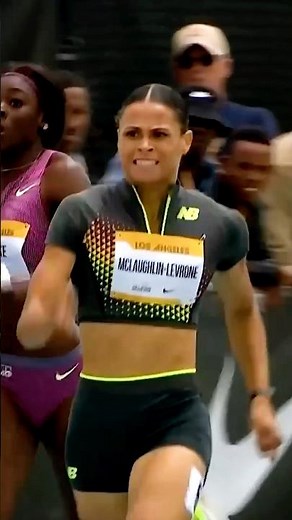 Sydney McLaughlin First Ever 200m Race 😱
