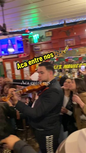 Mariachi Cachanilla: Aca Entre Nos Performance