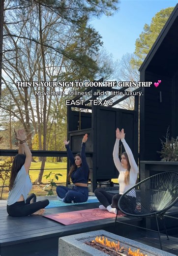 Where girls unwind, breathe deeper, and choose softness hot tubs, outdoor showers, and yoga at Blackwood 🧘‍♀️ Details ✨ • Outdoor showers surrounded by nature • Warm, private hot tub • Yoga sessions • A peaceful space to reset and unwind 📷: @King Marketer | @Thestaymakers