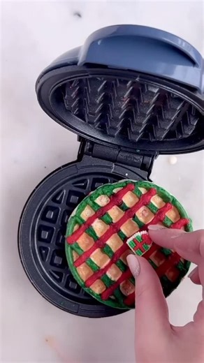 Shari Mukherjee 👩🏼‍🍳 on Instagram: "Make these Red and Green mini protein waffles this week! ❤️💚🧇 This crosshatch pattern is always one of my favorite way to make waffles—it’s so easy, so fun, and they always look so festive! 🎅 #waffles #miniwafflemaker #waffels #waffleart #redgreen"