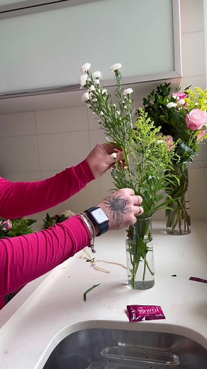 Flower Arrangement Tips in a Modern Kitchen Setting