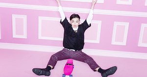 Block B's U-Kwon reigns supreme with Rie Hata on "Hit The Stage"