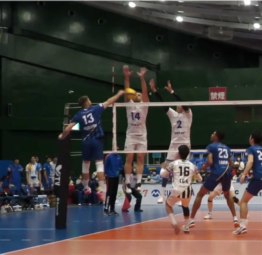 Cụ Kubiak Xuất Sắc Trong Màu Áo Osaka Bluteon