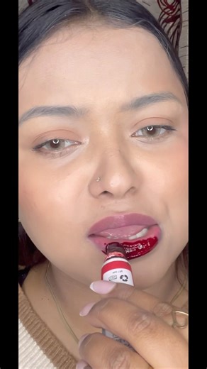 Weird makeup hack ever 🤢😶 #yt #weirdhacks #facemakeup