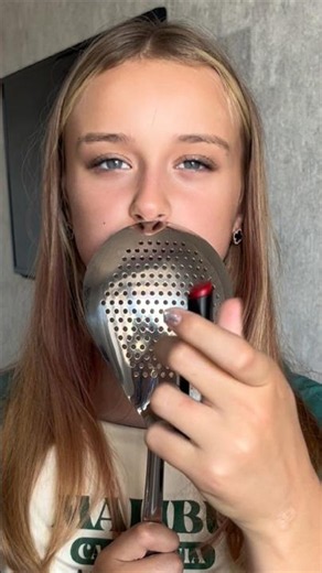 Strange way to apply lip makeup💄👄 #shorts #funny #beauty #lipstick