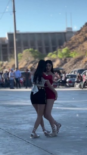 la_vida_es mejor_bailando on TikTok