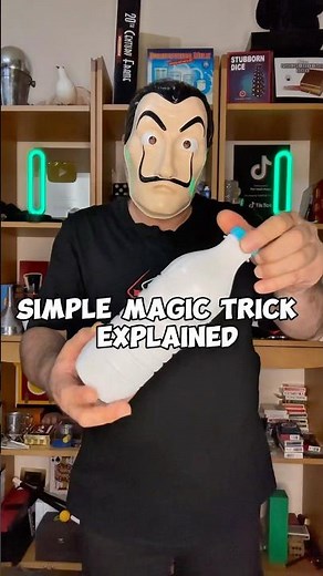 SIMPLE MAGIC TRICK WITH A BOTTLE 🪄 #tricks #foryou #magic #magictricks