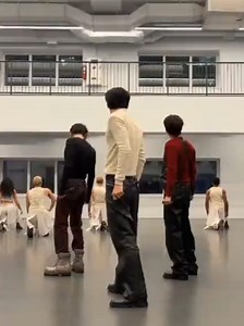 dance practice room full😍 #txt #tomorrow_x_together | global citizen festival