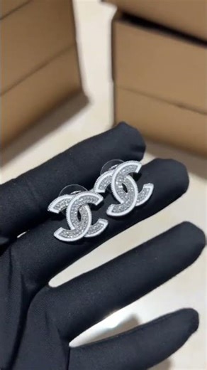 Chanel Earrings CC #chanel #jewellery #jewelry #earrings #luxuryjewelry #fashion #designerjewelry