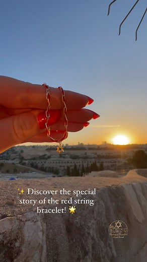 Did you know that a red string bracelet has a special story? 🌟 In Jewish tradition, it symbolizes blessings and protection, believed to ward off negative energy. Wearing a red string bracelet blessed by a Jewish rabbi connects you to centuries of tradition and spirituality. This simple yet powerful symbol offers daily protection and blessings. Paired with a 14K gold paper-clip chain, it enhances your beauty while symbolizing faith and heritage. Each purchase donates 180 ILS to the Rabbi’s synag