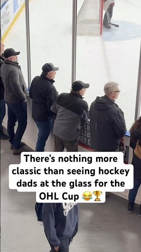 The most classic hockey dad thing EVER 😂🏒