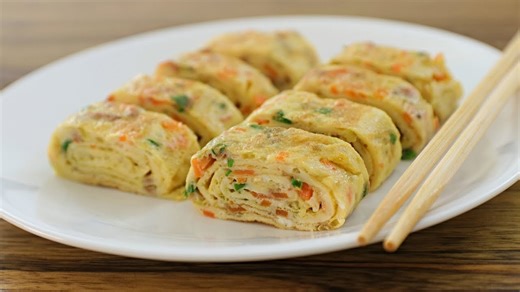 This is the Korean rolled omelette everyone makes for lunchboxes