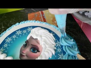 Eiskönigin "Elsa" Torte mit Eiweißcreme verziert 🎂