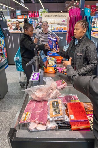 Congratulations to Di-Mari, our Week 8 Winner #1! 🙌 They chose Checkers to dash — and it was a full wife & hubby team dash… teamwork, speed, and laughs all the way! 😄🔥 🚨 FINAL DASH ALERT! 🚨 Our last Dash4Deals dash is happening this Friday… who will be the teo lucky winners of our FINAL Dash4Deals? 👀 #PrincessMkabayiMall #Dash4Deals #Week8Winner #CheckersDash