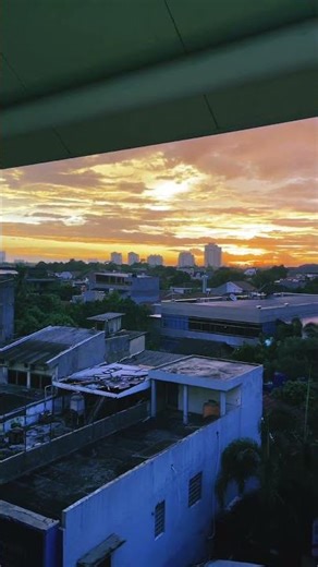 jakarta keren ! sunset langit jakarta dari stasiun mrt #jakarta #mrt