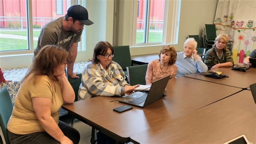 Seniors learning tech skills at library with free weekly classes