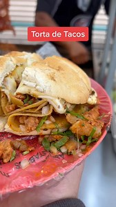 En #CDMX todo lo metemos a un bolillo ¡Hasta #tacos! Esta es la “manopla” con 5 tacos | Comidistas