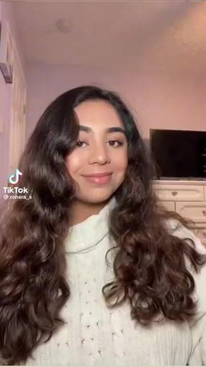 *CEPILLO SECADOR ONE STEP**CARACTERISTICAS:*💋 *_Cepillo de aire eléctrico 4 en 1_*: alisa, seca, peina y riza sin encrespamiento y en la mitad del tiempo. 💋Adecuado para cabello largo.💋 *_3 ajustes de calor_*: 2 ajustes de velocidad y 3 ajustes de calor para diferentes peinados💋 *_Tecnología iónica negativa_*: mejora la retención de humedad del cabello, haciendo que el cabello se vea más brillante, neutralizando la electricidad estática entre el cabello y evitando que el cabello se rompa.Cab