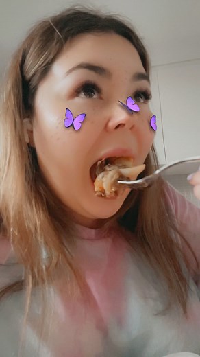 Always hungry #feedme #feedeegirls #hungrygirl #stuffedbellygirls #feedee #weightgain