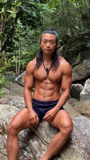 Jerome Tan | Transformation Coach on Instagram: "Training alone isn’t enough. Fix your gut, and your abs will actually show. Bloat isn’t fat… it’s inflammation. Heal from the inside out."