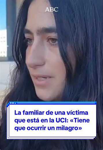 🗣️ «Nos han dicho que estas horas son cruciales y totalmente decisivas», afirma una de las familiares de las víctimas del accidente ferroviario 🚨 La Unidad Militar de Emergencias (UME) ha movilizado a 40 efectivos y una quincena de vehículos para ayudar a los servicios desplegados en Adamuz (Córdoba) 📍 En Adamuz (Córdoba) se ha instalado un hospital de campaña donde se está atendiendo a los heridos por el descarrilamiento, a la vez que familiares de los afectados son atendidos en otro edifici