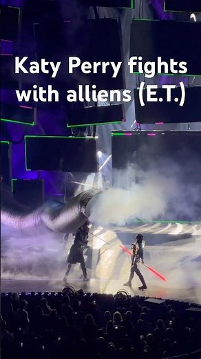 Katy Perry Fights with Alliens (E.T.) - Munich Concert #concert #katyperry #Extraterrestrial #ET