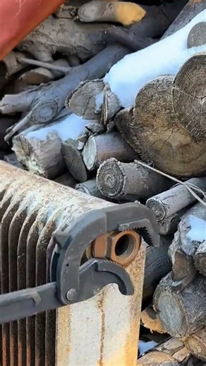 Practical large opening pipe wrench for heavy duty work