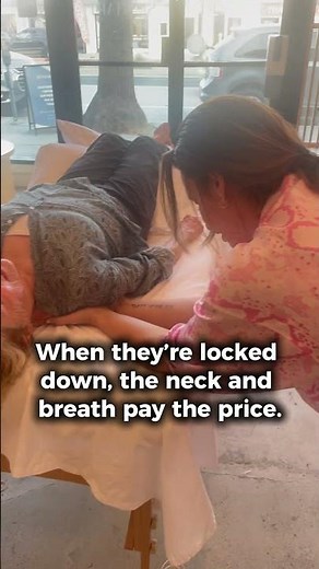 Shoulder Blade Release: How Fascia, Breath & Posture Connect (Rolfing® Session)