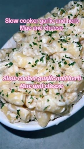 Creamy Slow Cooker Garlic and Herb Mac and Cheese