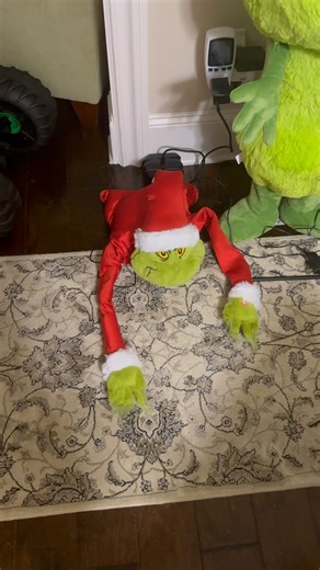 Party City 2024 Christmas Grinch Grabber Animatronic Demo.