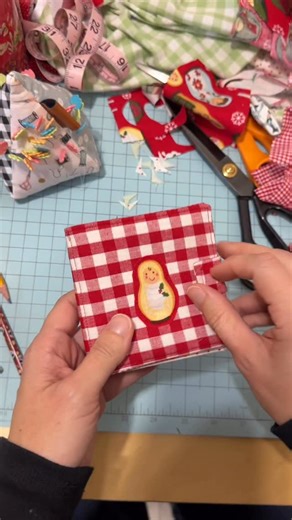 I had this idea 2 hours ago and HAD TO sew it and now my sewing room is a very happy and Christmasy disaster 🤷🏼‍♀️. I will film this tutorial for YouTube asap! | Pin Cut Sew Studio