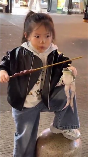 Playful Girl Bravely Holding a Frog 🐸✨”