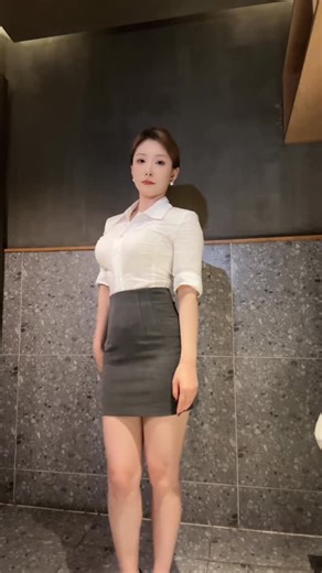 李玉婷Leo on Instagram: "今日我的舞蹈#女神 #反差 #小妈感 #御姐天花板 #慢摇"