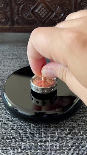 Asmr spinning top unboxing video as requested. Link for this top is in my bio #asmr #unboxing #spinningtoy #fidgetspinner