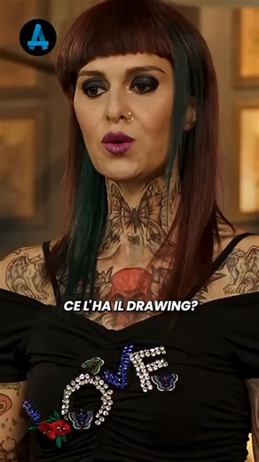 ALTADEFINIZIONE on Instagram: "Il tatuaggio “Over the bottom” 😂 Paola Cortellesi e Paola Minaccioni in una delle gag di Ma cosa ci dice il cervello. Cliente in ritardo e pretende anche di avere ragione 😂 📲 Vuoi rivedere questa scena e scoprire come guardare film e serie? Iscriviti al nostro canale Telegram: lì trovi tutti i link e le info per accedere ai contenuti. #paolacortellesi #paolaminaccioni #commediaitaliana #filmcomici #reelcinema"