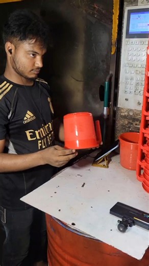 👉 “Do you know how the mug you use to take a bath is made?”