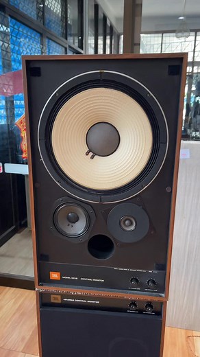 JBL 4311B ลำโพงมอนิเตอร์ รุ่นคลาสสิค วูฟเฟอร์เสียงเบสอยู่ด้านบน คู่นี้ได้มาสภาพสวยมาก ใครหาแบบเน้นสภาพ อย่าพลาดเลยทีเดียวครับ กำลังทดสอบเสียงเต็มระบบ #JBL #4311b #sinewavemusicshop | Sinewave Music Shop