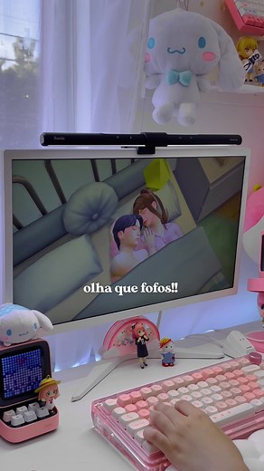 Três mods que amo no meu the sims 4 💚✨ 👩‍❤️‍💋‍👨Bed Cuddle: É um mod bem simples, mas pra mim faz toda a diferença! Com ele os casais dormem abraçadinhos e eu acho a coisa mais fofinhaaaa!! 💗🤏🏻 📷 Paired Selfie: é pra quem também ama tirar fotos no the sims, mas já está cansado das mesmas poses. Ele substitui as poses do jogo e fica muito perfeito!! No Patreon da DearKim existem várias versões e poses, recomendo demais.✨ 👩🏻‍🍼Child Birth: É simplesmente o melhor mod pra the sims 4! Sou s