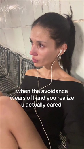 ems (@erdbeeremiilyy)’s video of avoidance attachment
