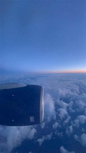 Beautiful sunrise on board this British Airways 777 #viral #aviation