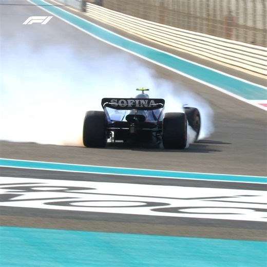 “That was very unusual to see” 🧐 Big lock up spin for Logan Sergeant in FP1 | F1